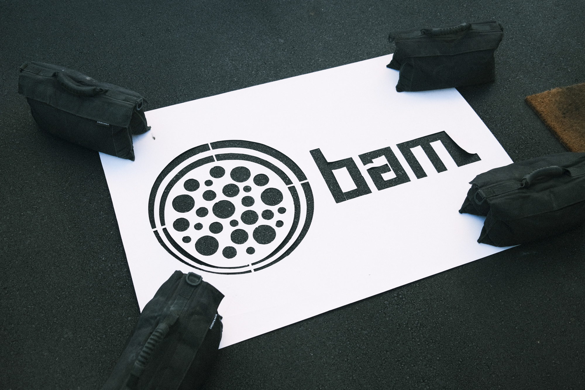 Aufwendiges Setdesign für einen Commercial von der Videoproduktionsfirma quadratkollektiv. / Elaborate set design for a commercial by the video production company quadratkollektiv.